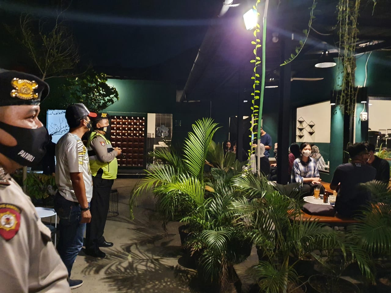 Polres Cirebon Kota Laksanakan Patroli Dini Hari, Sosialisasikan 3M Di Kota Cirebon