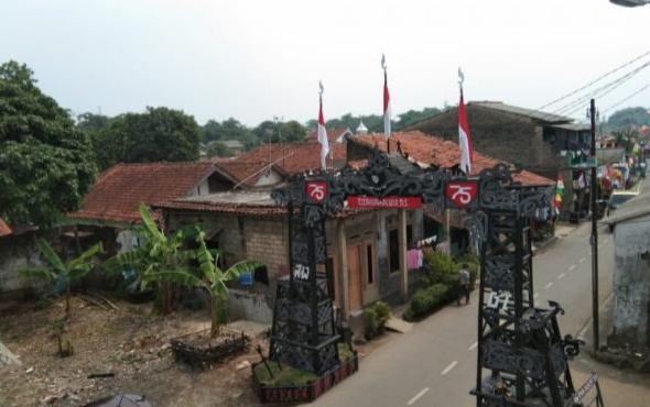 Peringati HUT RI ke 75, Kades Cihideung Udik Gelar Lomba Menata Gapura