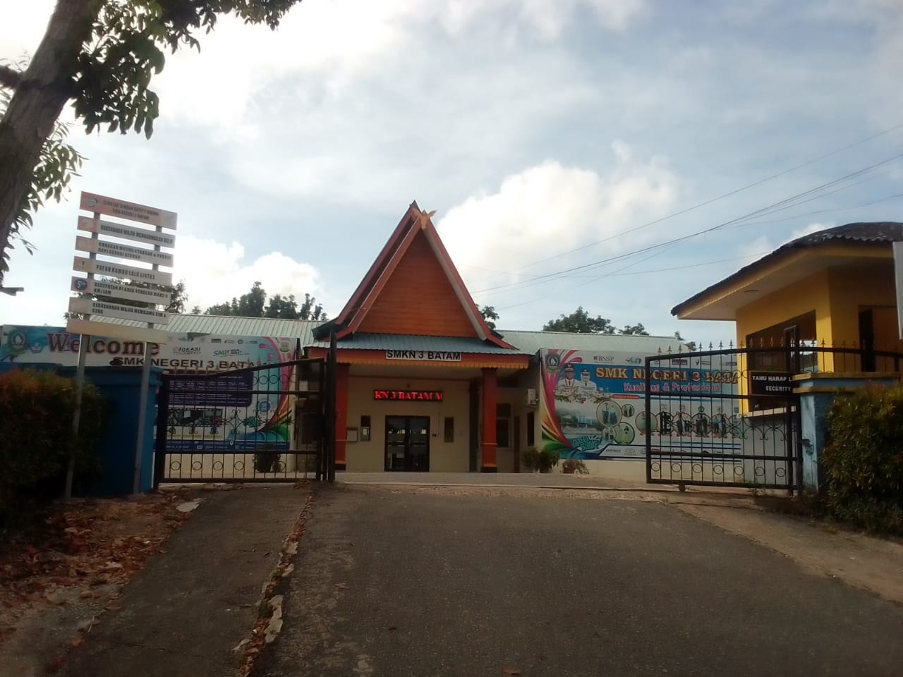 Kepala Sekolah SMK Negeri 3 Tanjung Piayu Dilaporkan ke Kejati Kepri