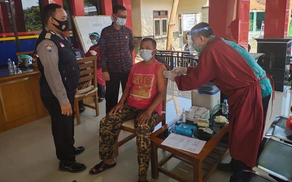  Polres Majalengka Monitoring Vaksinasi untuk Pelayanan Publik dan Lansia