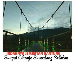 Jembatan Gantung Cihonje Sumedang Selatan Bermandikan Cahaya Terlihat Saat Malam