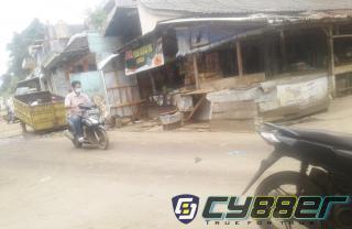 Pedagang di Pasar Tradisional Tanjungsari Keluhkan Bau Sampah dan Genangan Air