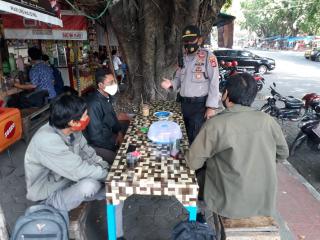 Sambang ke Tempat Kerumunan Warga Polres Cirebon Kota Polda Jabar Laksanakan Ops Yustisi
