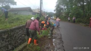 Lagi...!!! Warga Masyarakat Desa Sukarapih Melaksankan Kerja Bakti