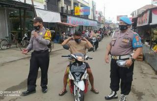Edukasi Pentingnya Prokes, Ops Yustisi Polres Majalengka Polda Jabar Bagikan Masker Gratis