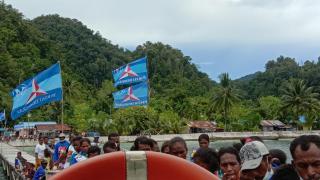 Kunjungi 15 Kampung di Raja Ampat, Cawabup Orideko Burdam Disambut Baik