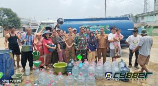 Bakti TNI AD, Kodim 0623/Cilegon Salurkan Air Bersih untuk Warga Mekarsari