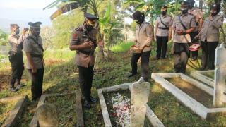 Kapolres Sumedang Ziarah Dan Tabur Bunga Ke Taman Makam Pahlawan