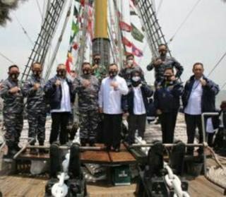 Melalui Kemenhan KPK Serahkan Aset Rampasan Senilai Rp.55 Miliar Di KRI Dewaruci Ke TNI-AL 