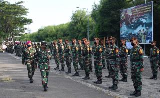 18 Taruna AAL Tingkat lV Korps Marinir Ikuti Latihan Praktek Terjun Statik Para Dasar