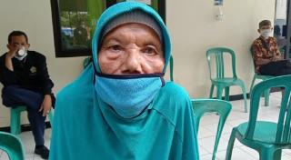 Vaksinasi Lansia Tertua di Kecamatan Wanareja Cilacap