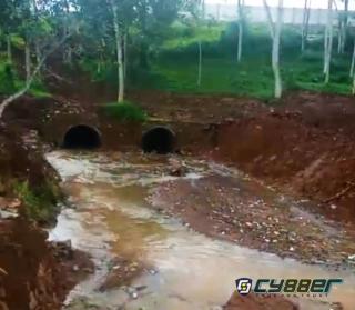 Pengerjaan Pengerukan Saluran Air Oleh Jasa Marga Dinilai Warga Ciptagumati Asal-Asalan