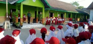 Danrramil 19 Trucuk Jadi Pembina Upacara di SDN 01 Trucuk