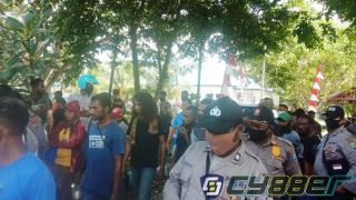 Aksi Lanjutan, Puluhan Pencaker Gelar Aksi di Halaman Kantor BKD Raja Ampat