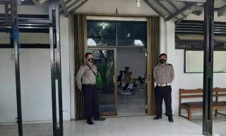 Rutin Hari Minggu, Polres Majalengka Polda Jabar Lakukan Pengamanan dan Himbau Penerapan Prokes di Sejumlah Gereja