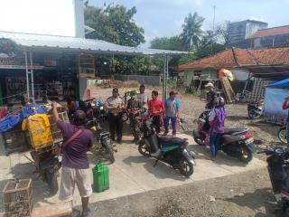 Jajaran Polsek Tukdana Kembali Bubarkan Kerumunan Massa