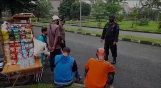 Tak Bosan, Sat Brimob Polda Jabar Berikan Himbauan Prokes