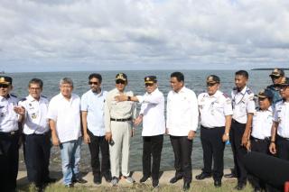 Menteri Perhubungan Kunjungi Proyek Pengerjaan Kereta Api dan Pelabuhan Garongkong