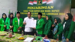 Dikawal Para Kiai Lamongan H Abdul Ghofur Maju Mendaftarkan Diri Sebagai Bacawabub Lamongan