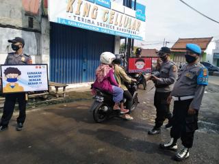 Ops Yustisi dan Pembagian Masker Secara Masif Pada Masyarakat di Wilkum Polres Indramayu Polda Jabar