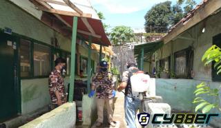 Laksanakan Penyemprotan Disinfektan dan Pembagian Masker Guna Cegah Corona, Warga Penghuni Asrama TNI Apresiasi KB-FKPPI XI.O1 Rayon Garut Kota
