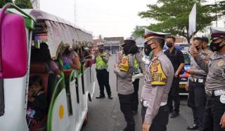 Kapolres Banjar Polda Jabar Tegur Pemilik dan Penumpang Odong-Odong di Langensari, Ini Alasannya
