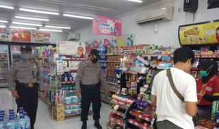 Antisipasi Kenaikan Harga, Kapolsek Sliyeg Sisir Beberapa Toko dan Alfamart