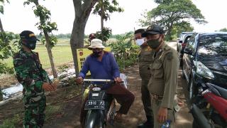 Personel Polres Indramayu Polda Jabar Turun ke Jalan Edukasi Prokes 3M