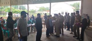 Bupati Mesuji Serahkan Bantuan BLT-DD Tahun 2021 di 15 Desa