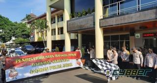 Polda Jabar Kembali Bagikan Bansos pada Masyarakat