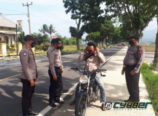 Lakukan Ops Yustisi, Polisi Bagikan Masker pada Pengguna Jalan