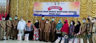 Pemberlakuan PPKM, Kemensos Bagikan Beras Secara Serentak Lewat Bulog