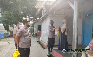 Polisi di Majalengka Kembali Salurkan Sembako pada Warga Terdampak Covid-19 Dimasa PPKM Darurat