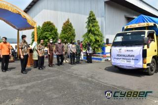 Bersama Walikota, Kapolres Banjar Hadiri Penyaluran Bantuan Beras PPKM Level 4 