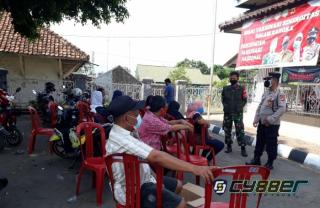 Kapolsek Leuwimunding Bersama Anggota Koramil Pantau Vaksinasi Sinergitas
