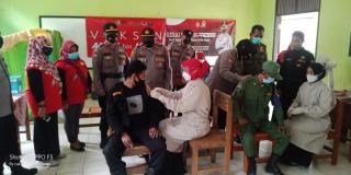 Polres Lamsel Lakukan Vaksinasi Tahap II Didua Kecamatan Sekaligus Membagikan Sembako