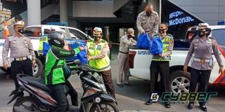 PPKM Darurat Berlanjut Ke Level 3 dan 4, Ditlantas Polda Jabar Gelar Kegiatan Baksos