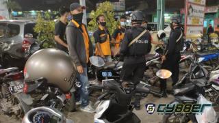 Sat Brimob Polda Jabar Edukasikan 5M pada Juru Parkir di Jatinangor