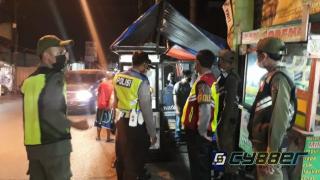 PPKM Level 4, Petugas Gabungan Himbau Prokes Kepada Pedagang dan Masyarakat