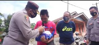 Kapolsek Cilawu Bantu Modal Usaha Untuk Eman