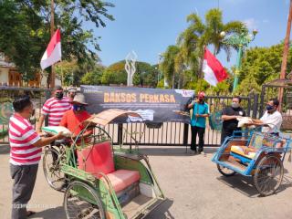Bakti Sosial Persatuan Mobil Rental Pamekasan