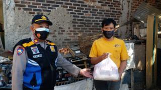 30 Paket Sembako Dibagikan Polsek Bojongloa Kaler
