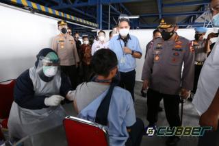 Tinjau Vaksinasi Buruh, Kapolri Minta Buruh Terus Kawal Program Pemerintah Wujudkan Herd Immunity