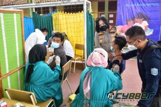 Gaspol Percepatan Vaksin, Kapolres Banjar Kebut Vaksinasi di SMAN 2 Banjar