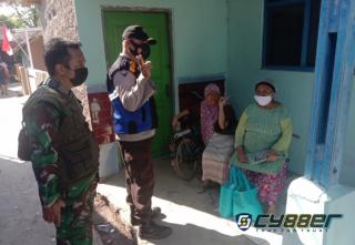 Korban Kebakaran Rumah di Desa Sutawangi Terima Bansos dari Polisi di Masa PPKM Darurat Level 4