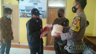 PPKM Lanjutan, Polri dan TNI Salurkan Bansos