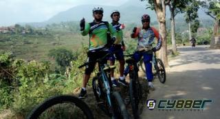 Club Jingga Bike: Bersepeda Bentuk Tubuh Menjadi Seksi