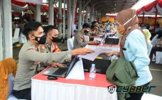 Polda Jabar Fasilitasi Vaksinasi Tahap I untuk Masyarakat dan Mahasiswa