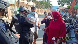 Ditengah PPKM Darurat Level 4, Sat Brimob Polda Jabar Kembali Bagikan Masker Gratis