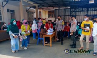 Polisi Kawal Vaksinasi Covid-19 di Gerai Presisi